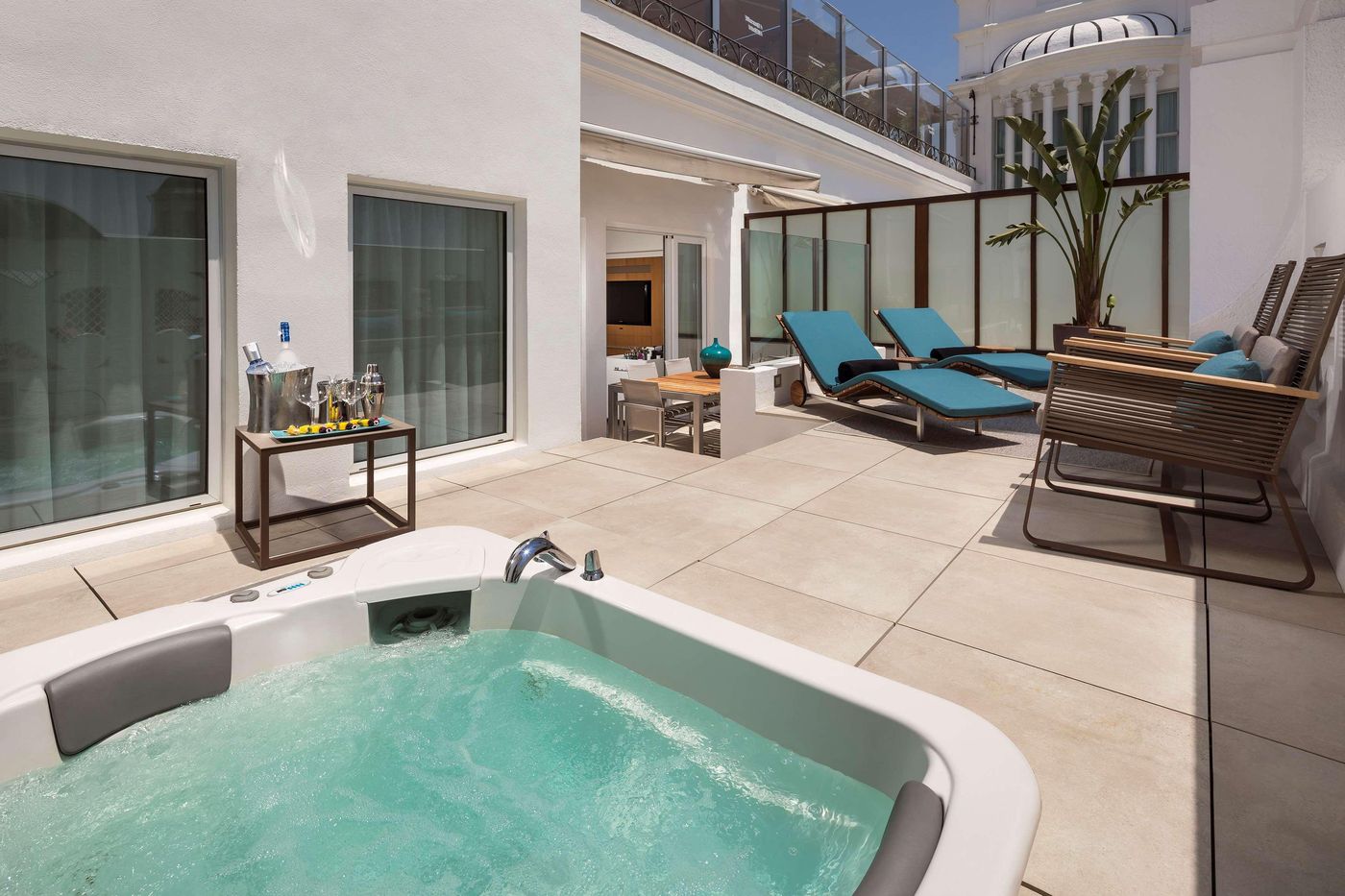 ME-Madrid-Reina-Victoria-Room-4