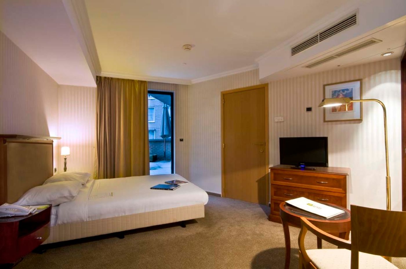 B-Aparthotel-Ambiorix-Room-20