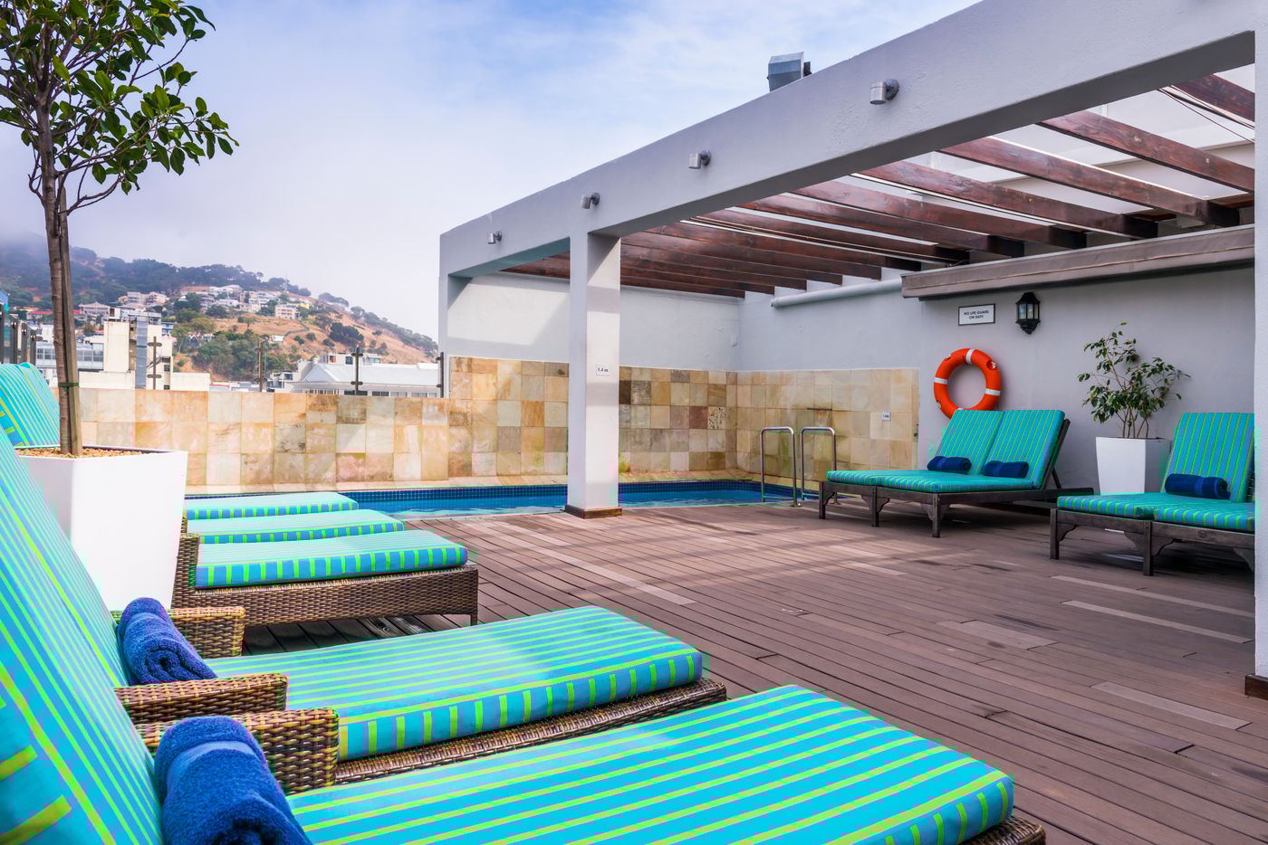 ONOMO-Hotel-Cape-Town---Inn-On-The-Square-Pool-50