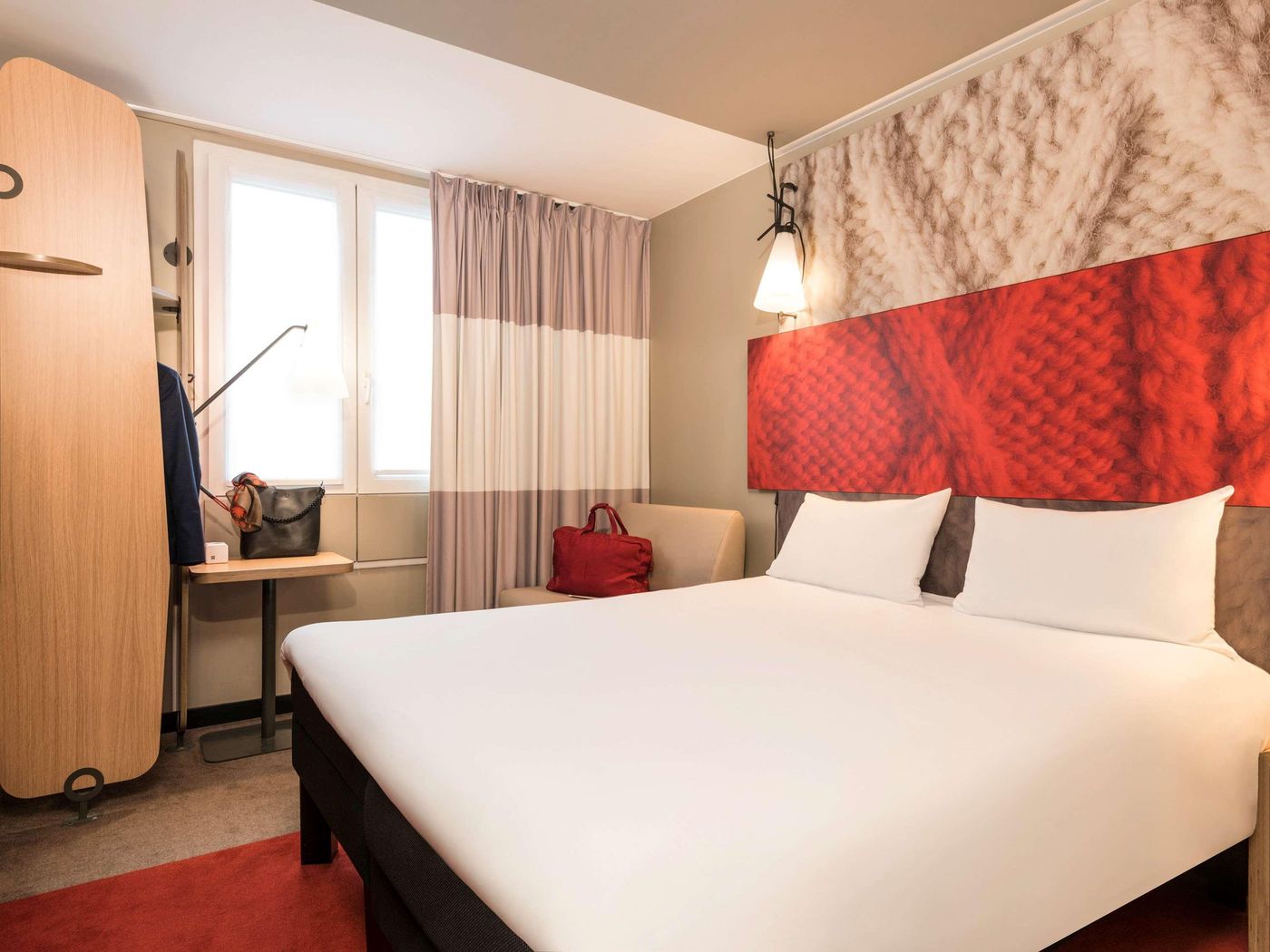Ibis-Paris-Gare-du-Nord-Chateau-Landon-10th-Hotel-Room-16