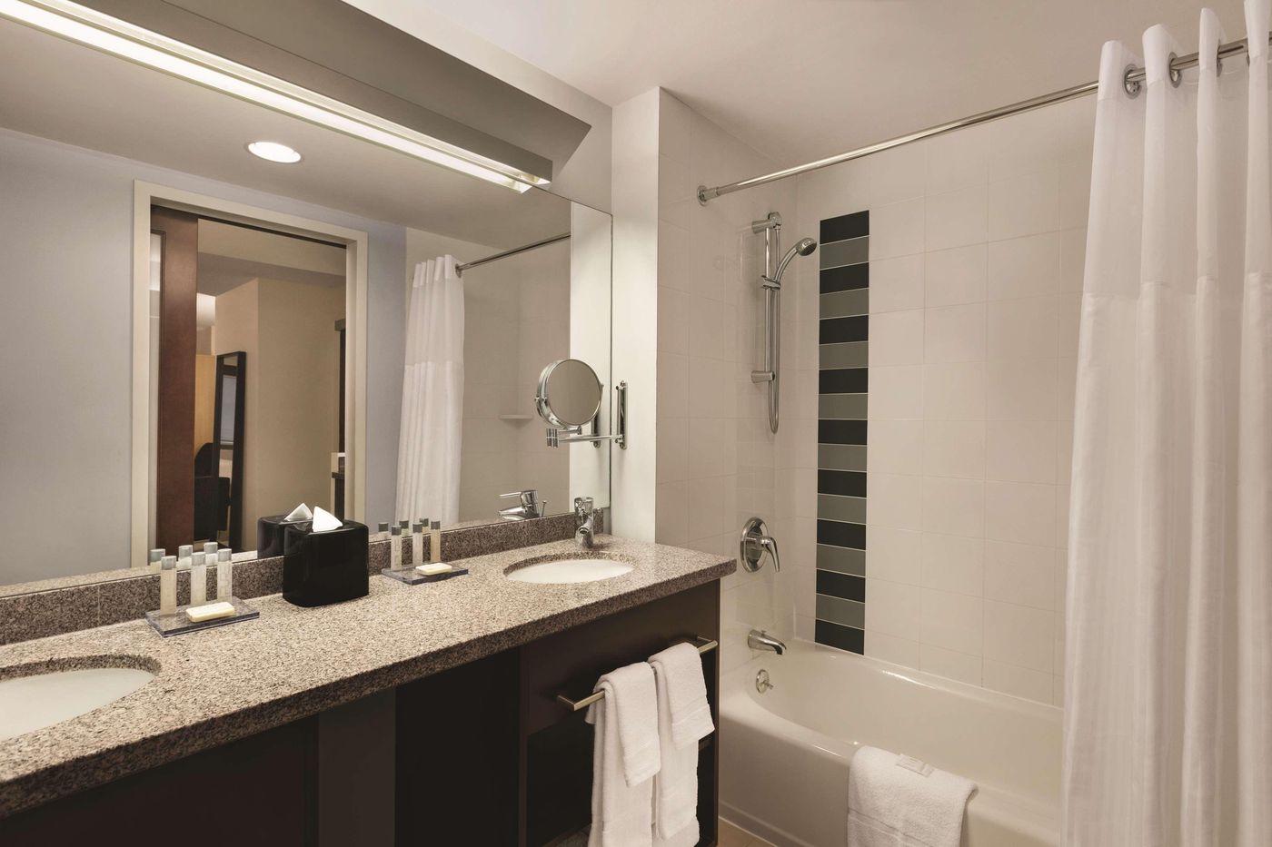 DoubleTree-by-Hilton-New-York-Midtown-Fifth-Avenue-Room-26