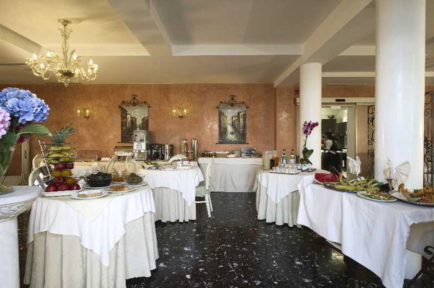 Viktoria-Palace-Restaurant-29
