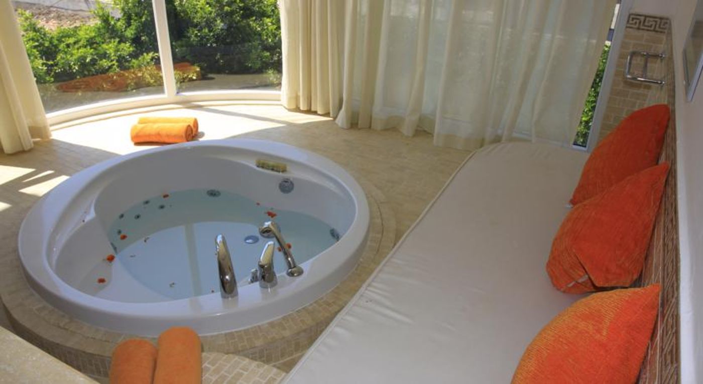 Golden Life Heights Deluxe Suite Hotel - Adults Only