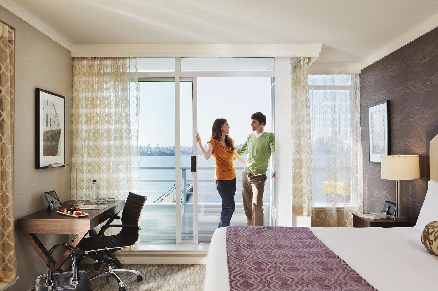 Pinnacle-Hotel-at-the-Pier-Room-9