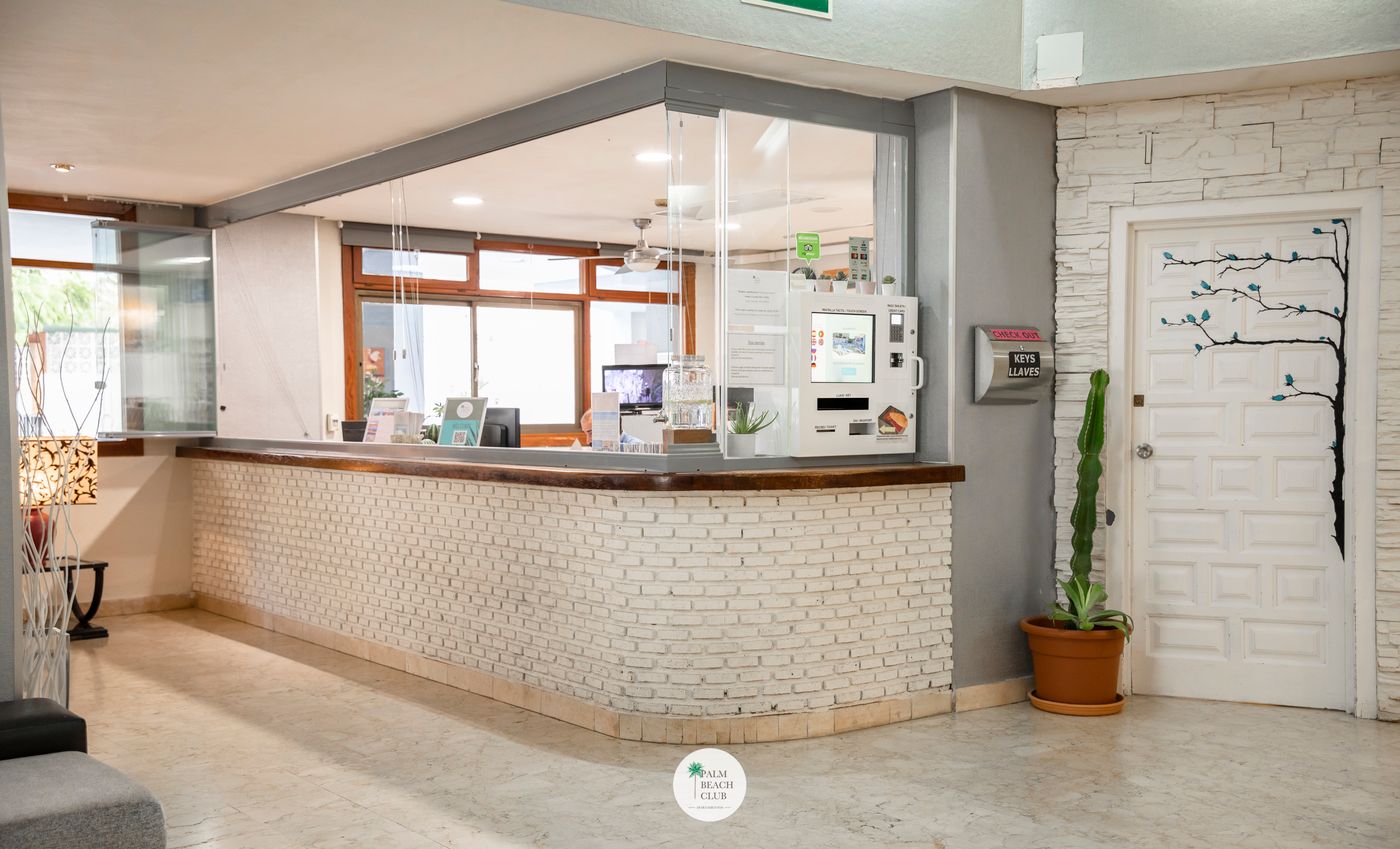 Apartamentos-Palm-Beach-Club-Lobby-22