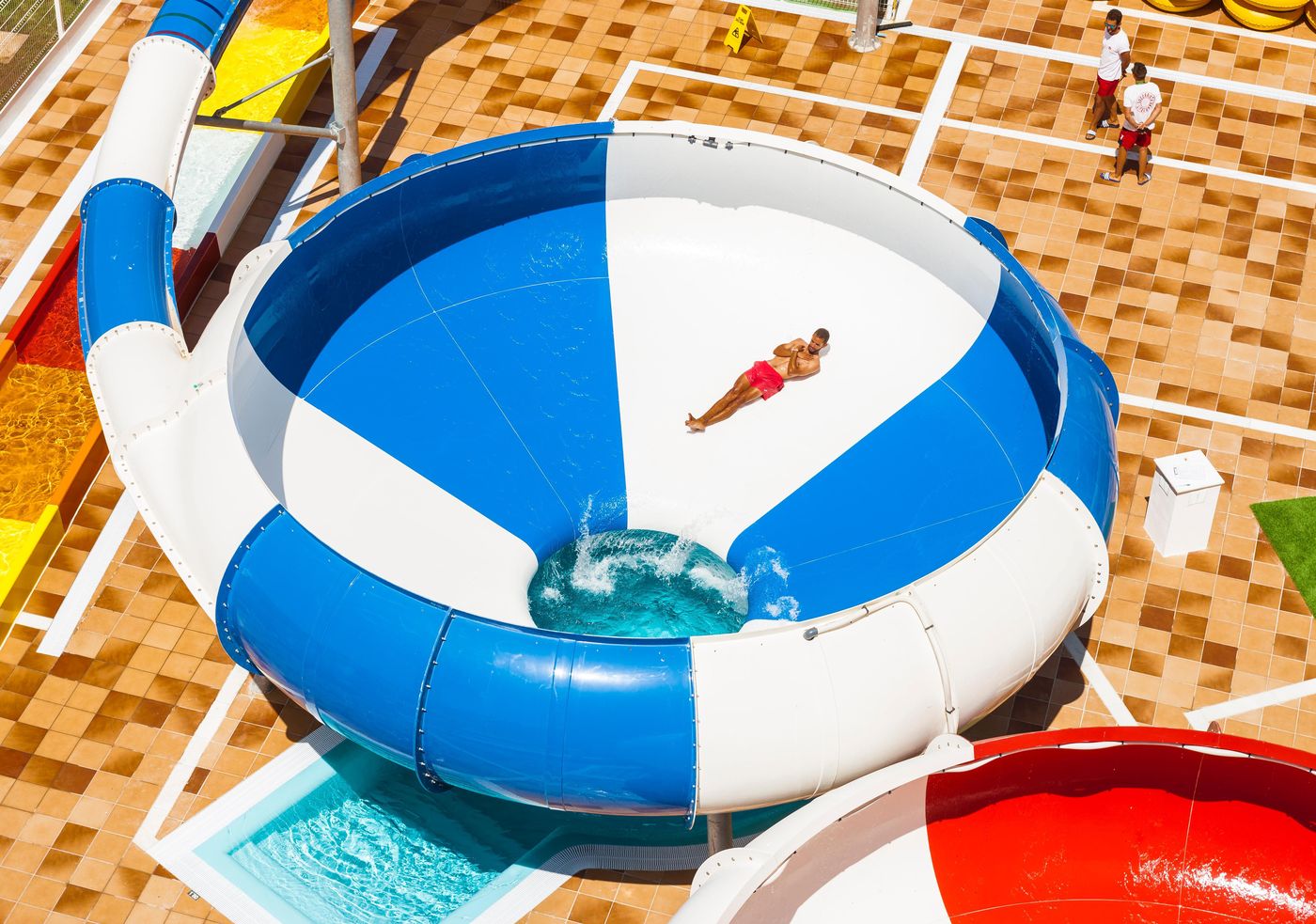 Globales-Playa-Estepona-Sports-and-Entertainment-57