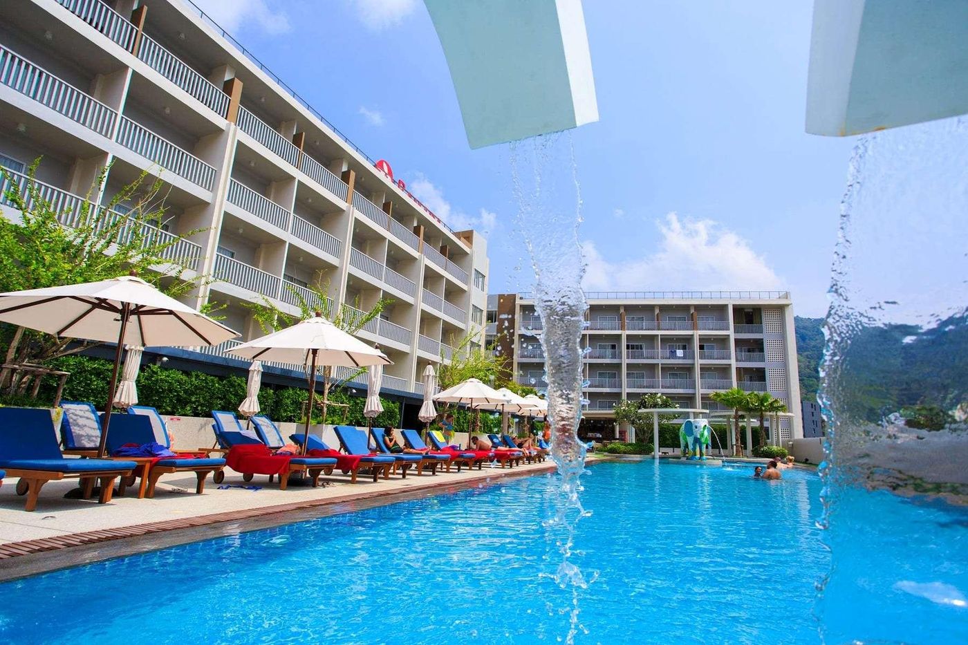 Ramada-By-Wyndham-Phuket-Deevana-Pool-6