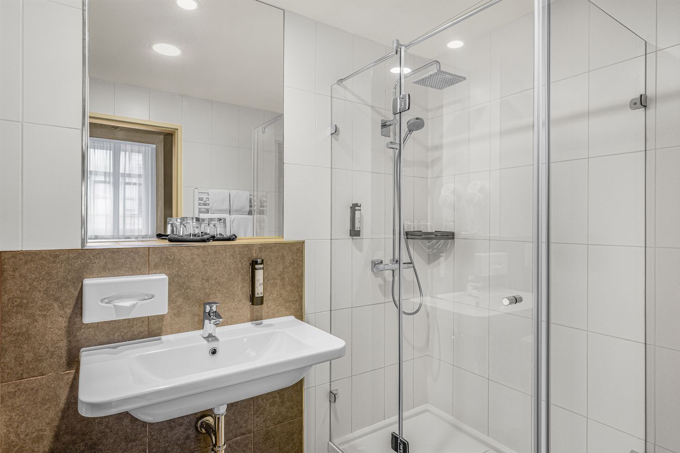 Hotel-12-Revay-Hotel-Room-22