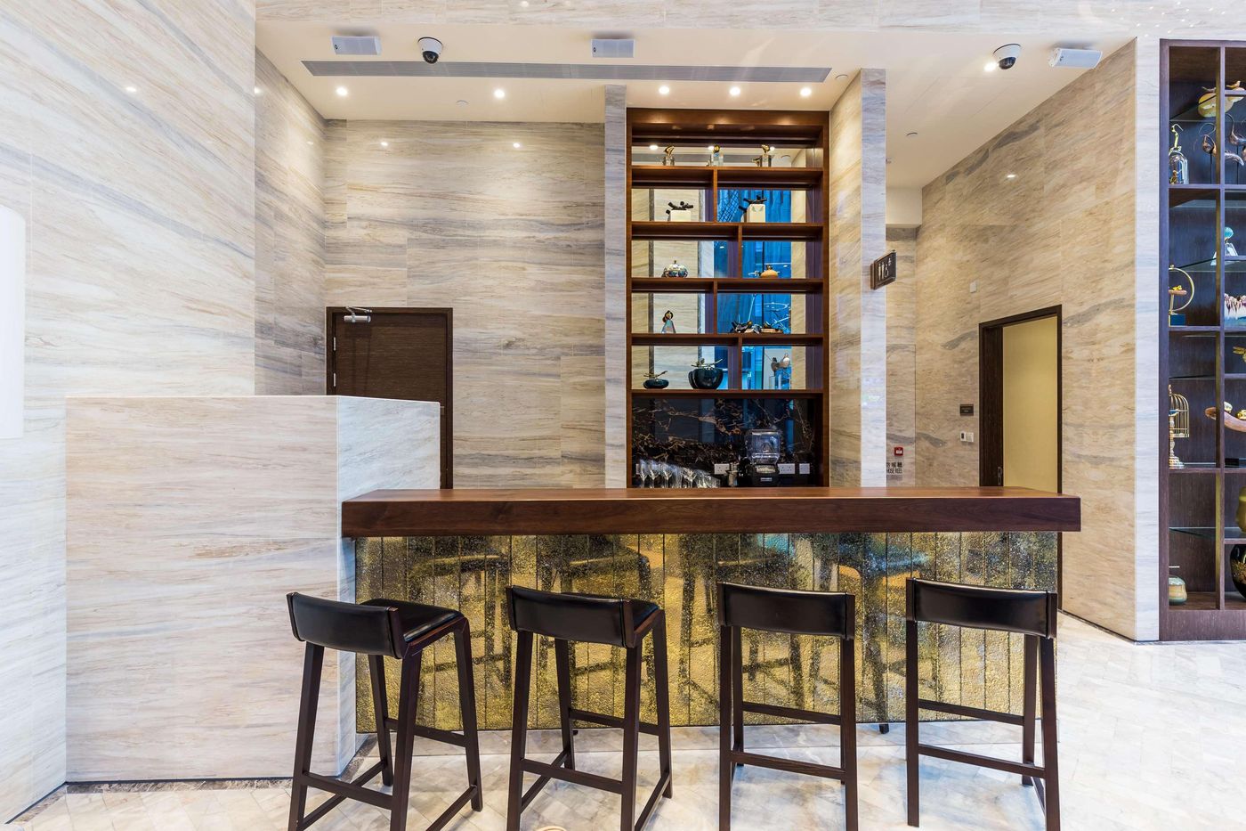 Hilton-Garden-Inn-Hong-Kong-Mongkok-Bar-5