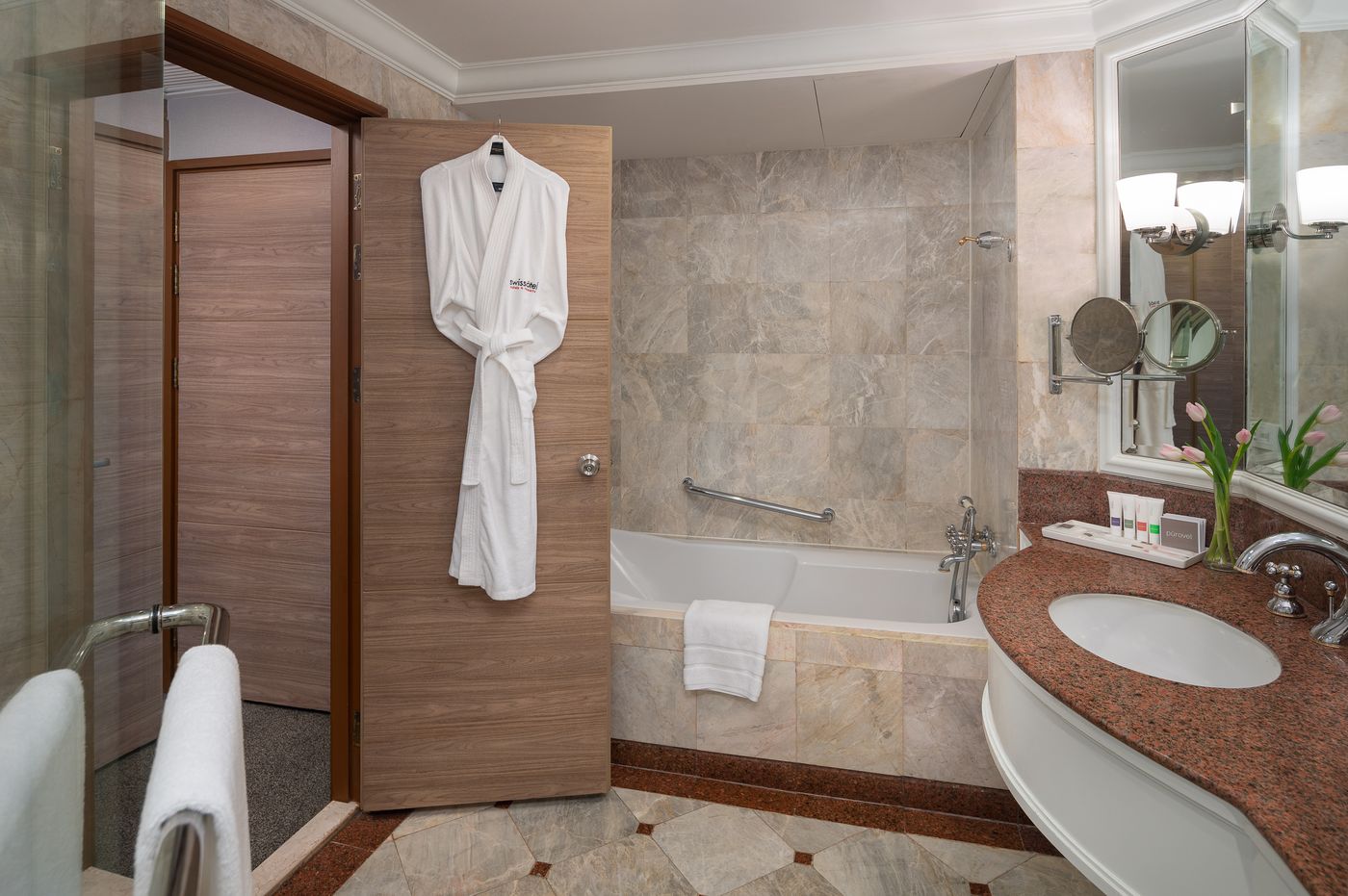 Swissotel-Bangkok-Ratchada-Room-34