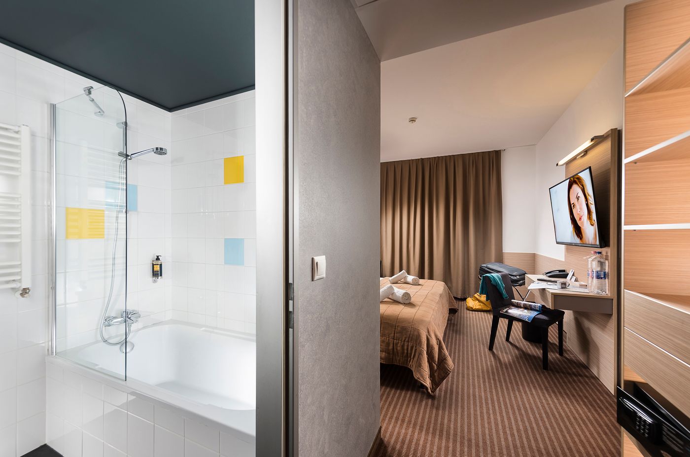 Bo18-Superior-Hotel-Room-37