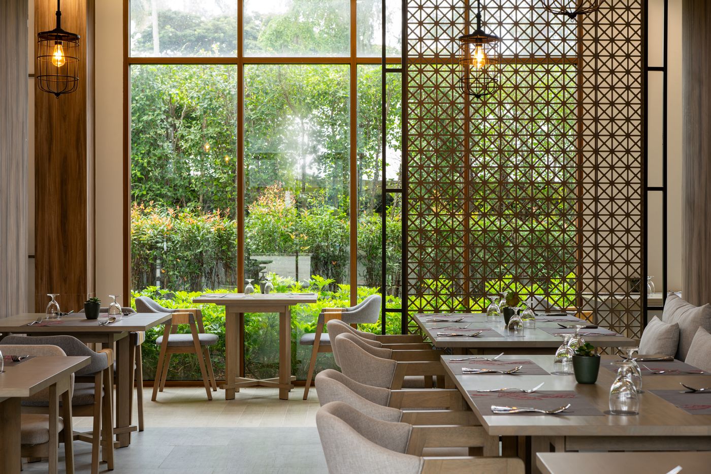 Bella-Nara-Phuket-Naiyang-Beach-Restaurant-51