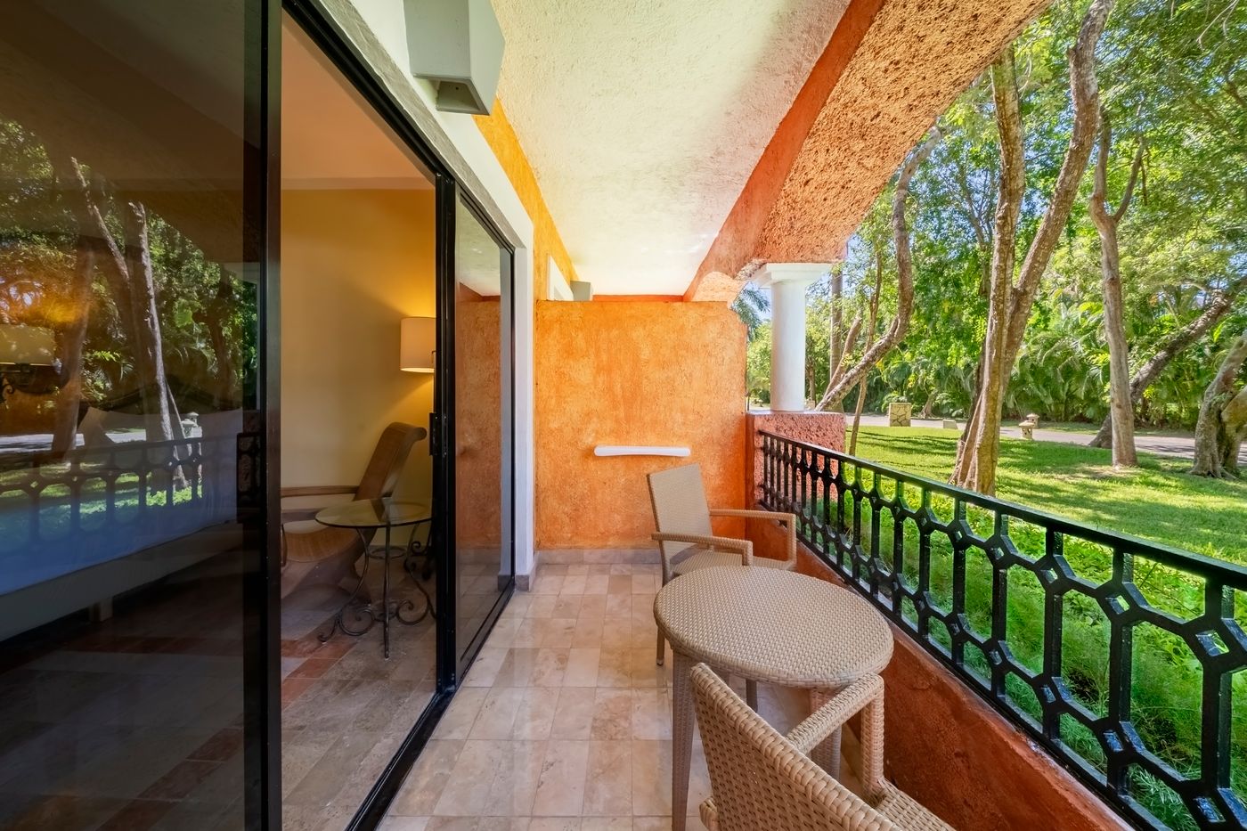 Iberostar-Waves-Paraiso-Beach-Room-20