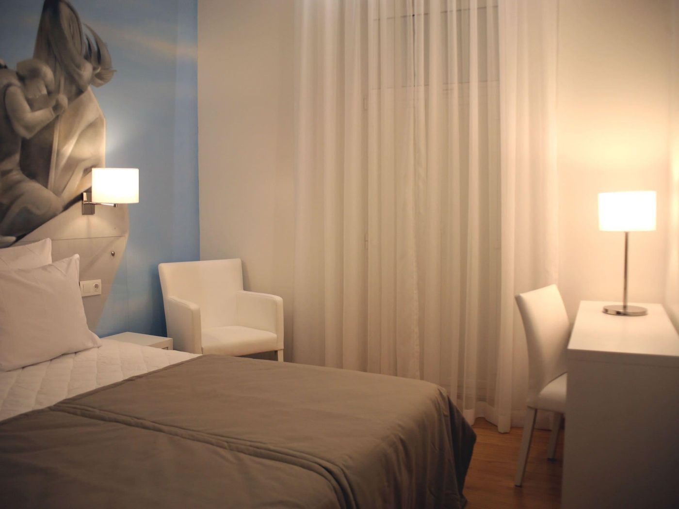 Lisbon-Style-Guesthouse-Room-23