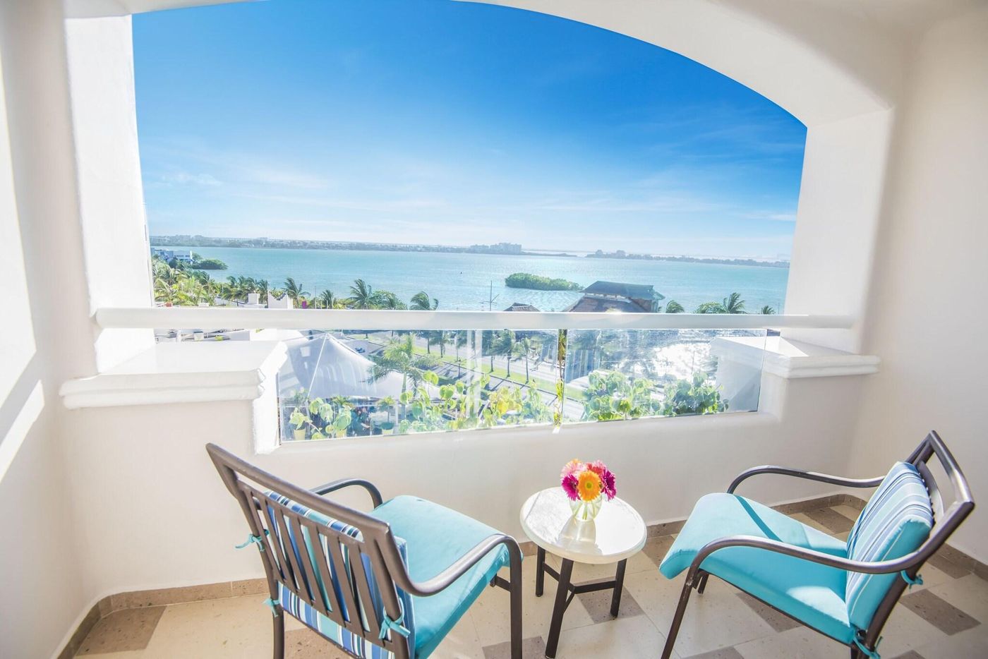 Sunscape-Resort---Spa-Terrace-100