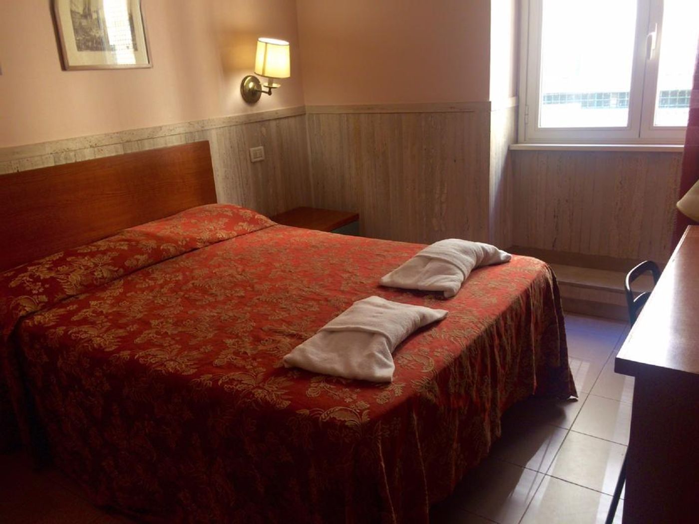 Pyramid-Italy-ROME-General view-3