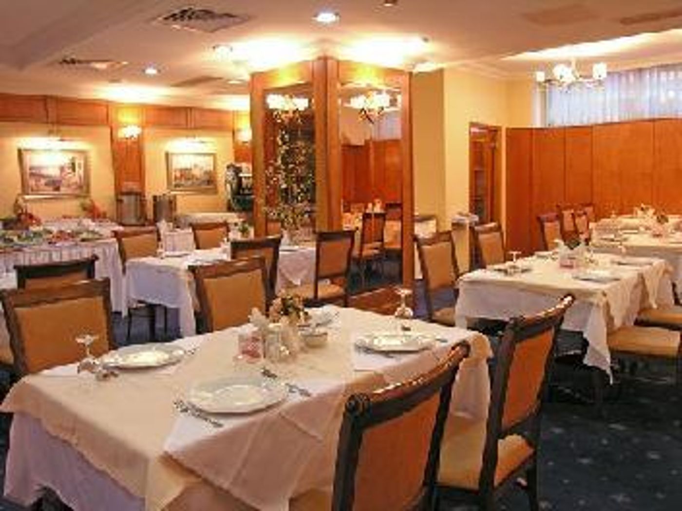 Hotel Grand Hilarium