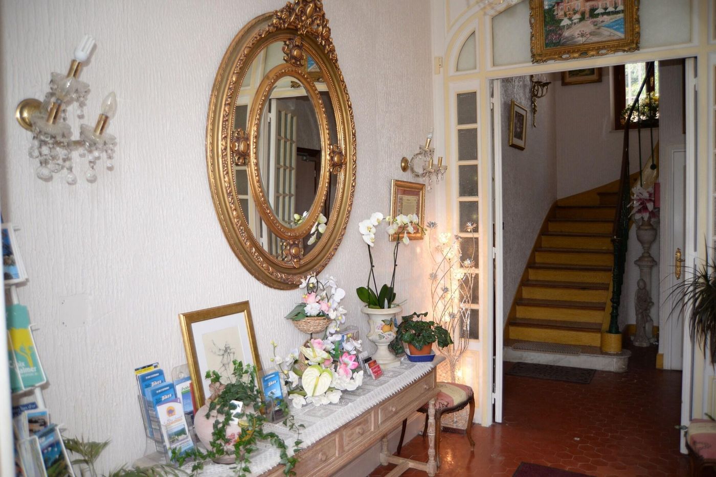 Chateau-de-Mei-Lese-Lobby-82