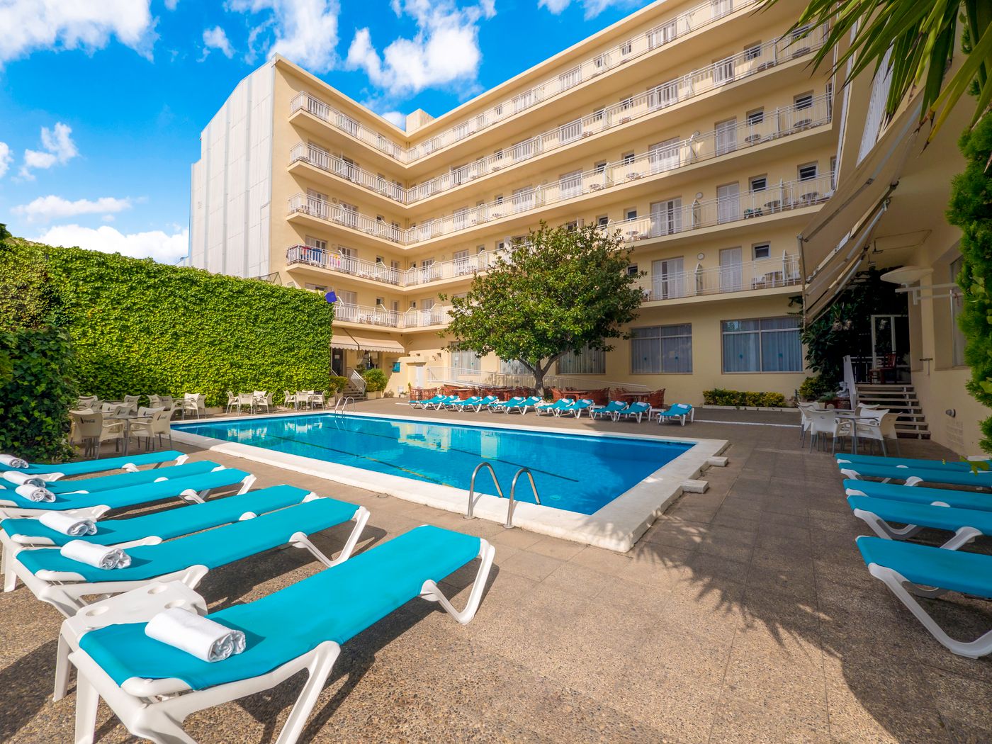 Checkin-Pineda-Pool-2