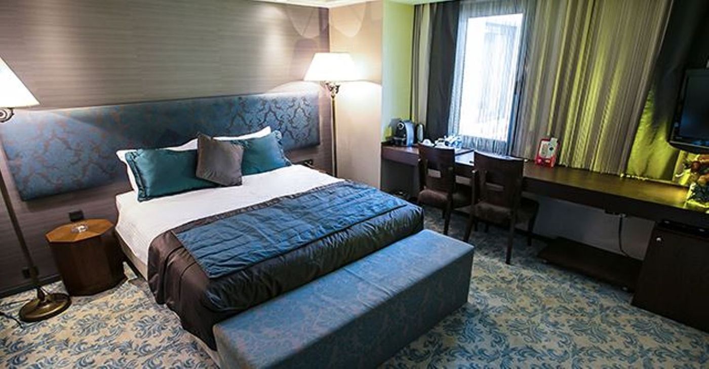 Pera-Tulip-Hotel-Room-18