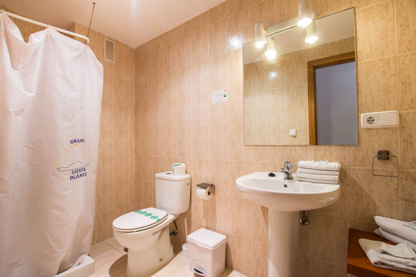 Magic-Atrium-Plaza-Room-24