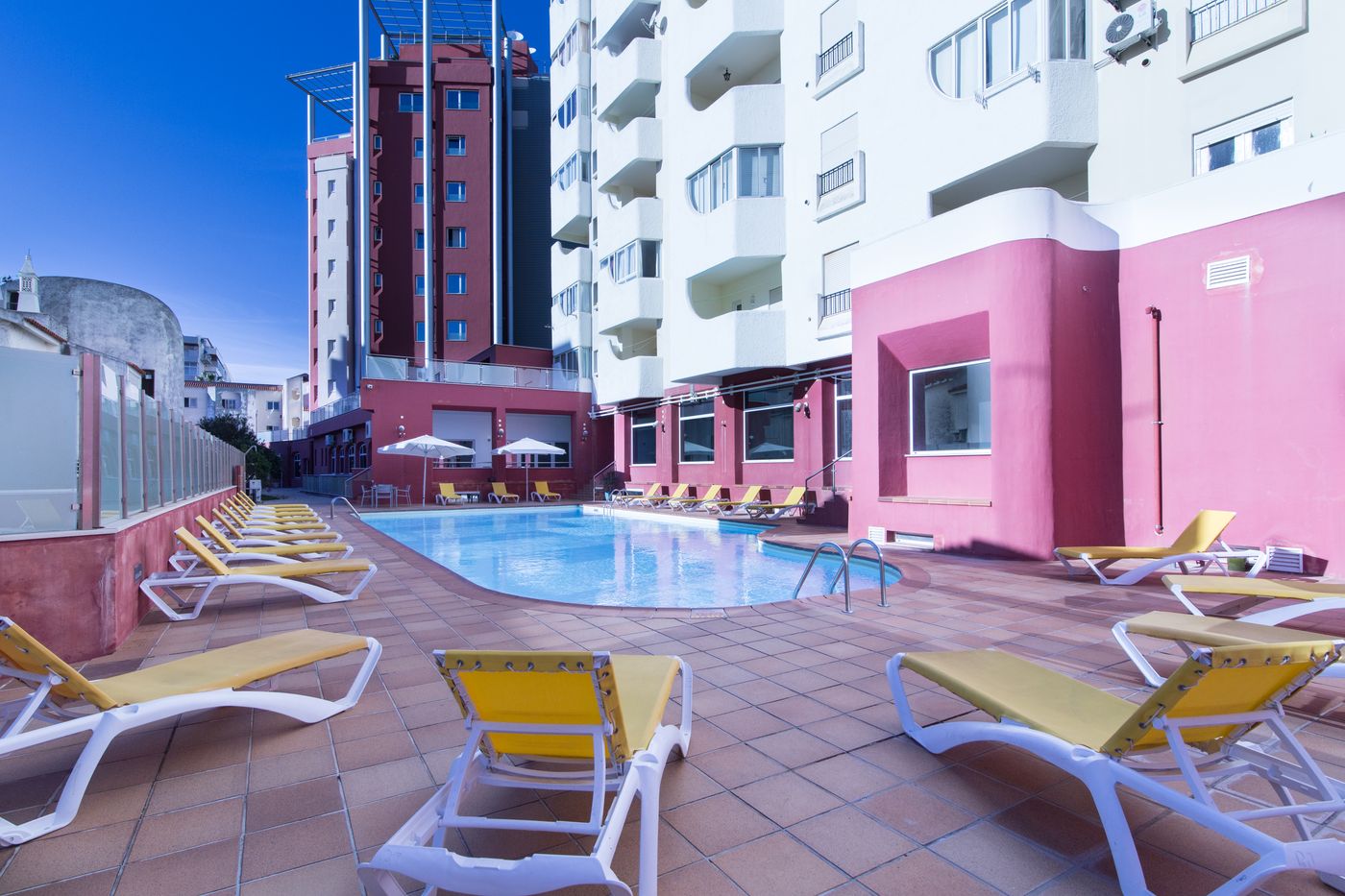 Quarteira-Sol-Hotel-Pool-1