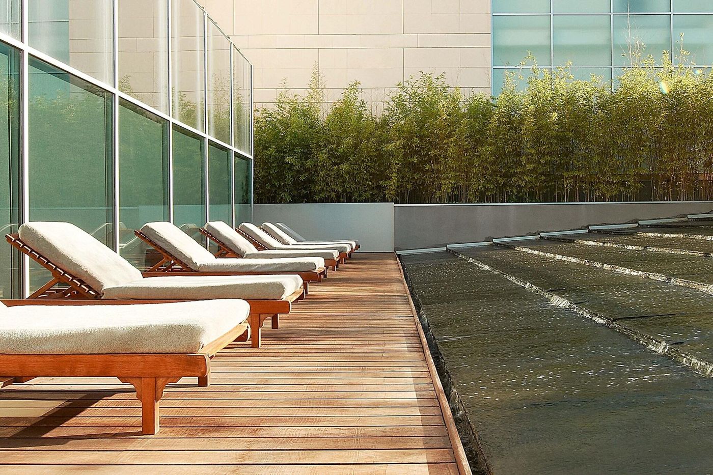 Le-Meridien-Ra-Beach-Hotel---Spa-Bar-12