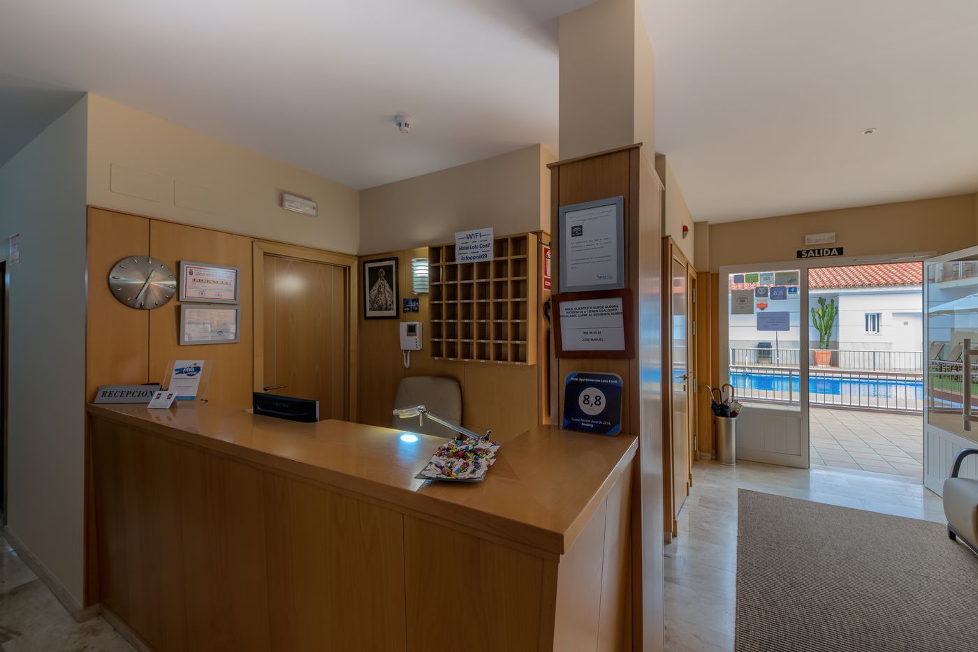 Loto-Conil-Apartamentos-Lobby-48