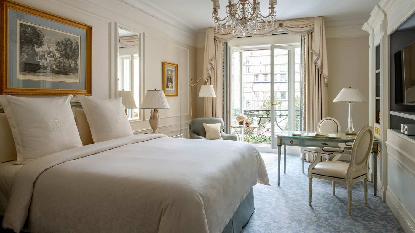 Four-Seasons-Hotel-Paris-Room-16