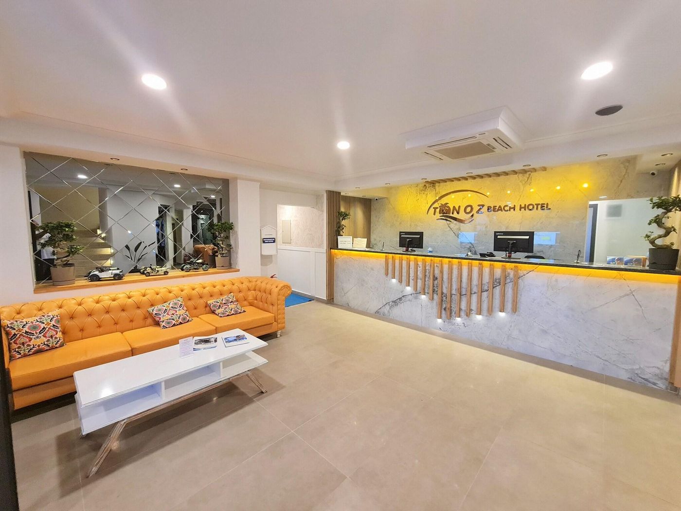 Tonoz-Beach-Hotel-Lobby-60