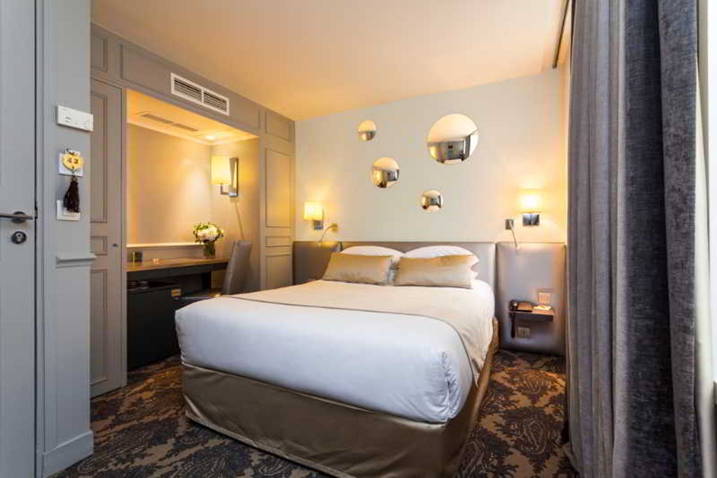 Hotel-Le-Clos-Medicis-Room-9