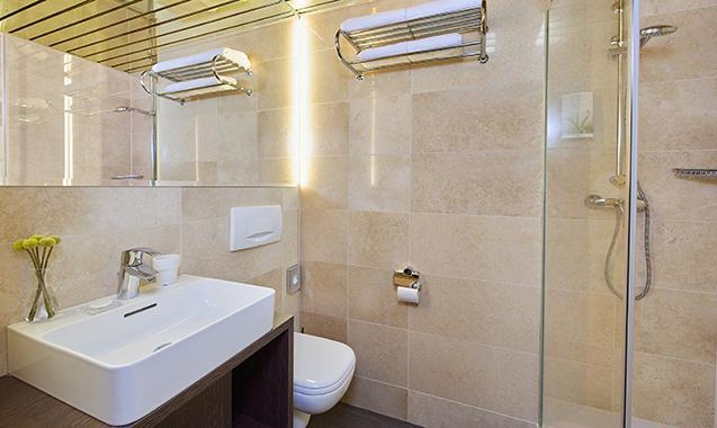 Derag Livinghotel Maximilian-Germany-NUREMBERG-Lobby-9