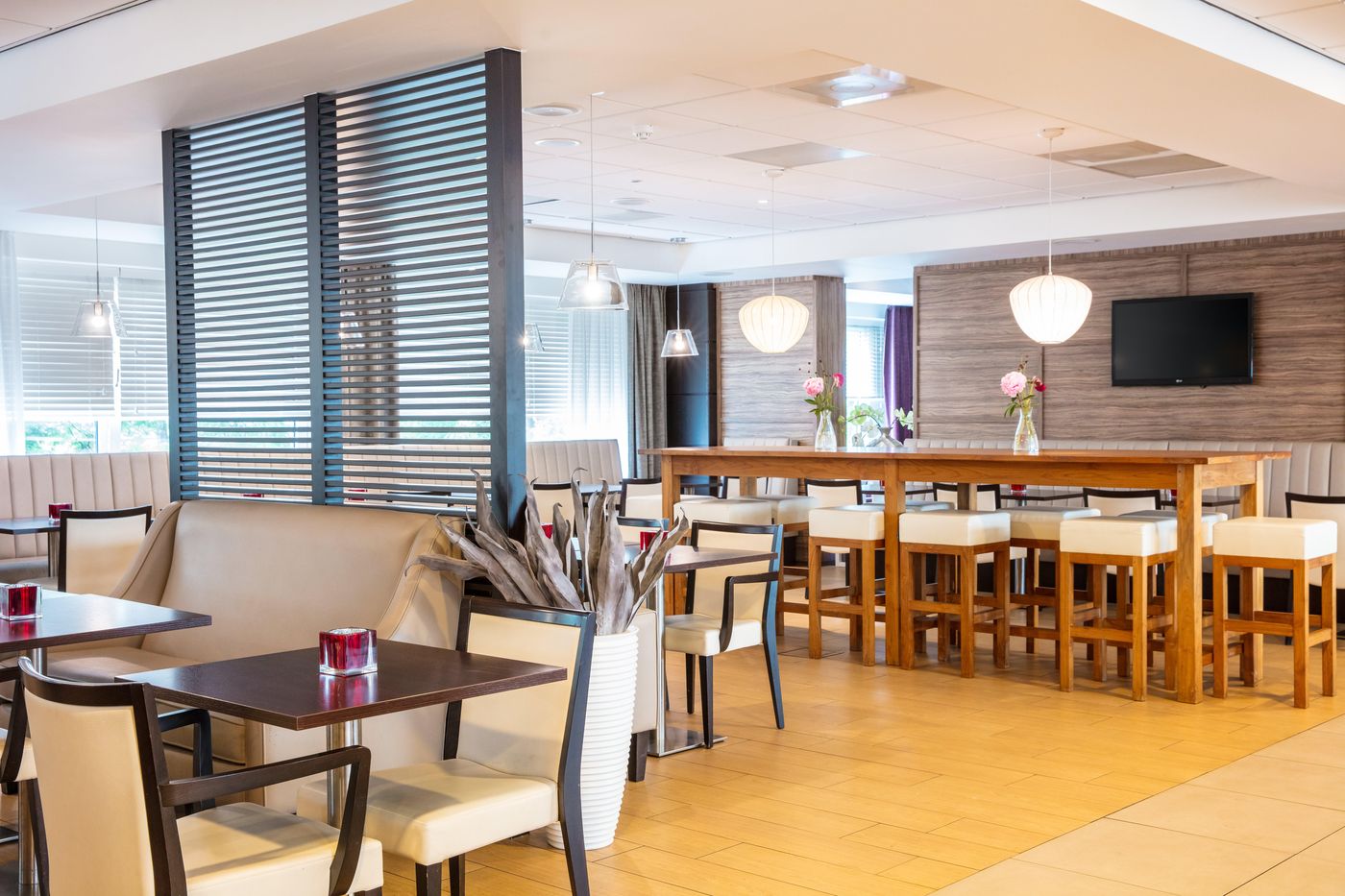 Holiday-Inn-Express-Amsterdam---Sloterdijk-Station-Restaurant-13