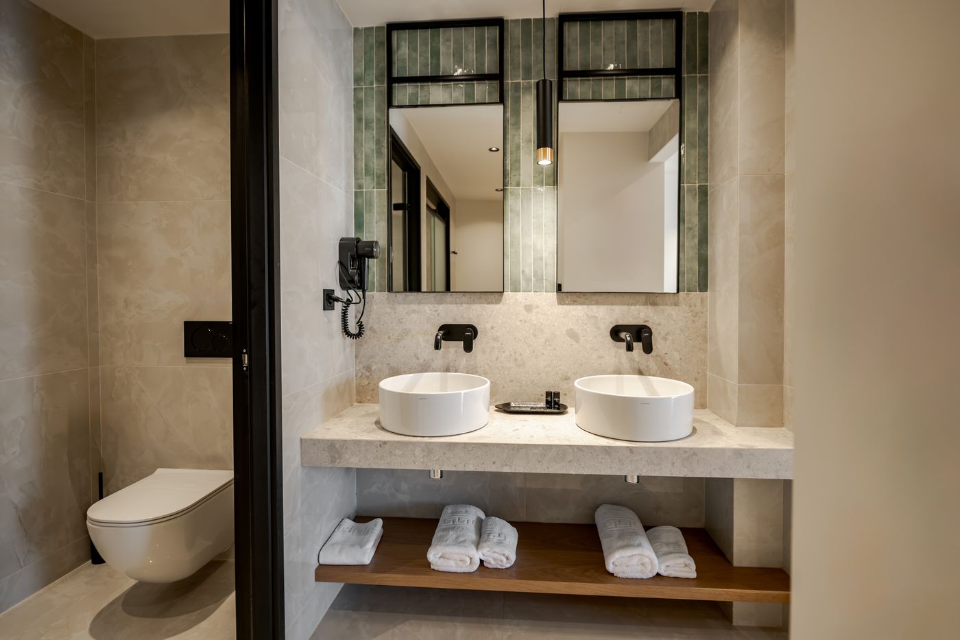 Canadian-Hotel-Room-43