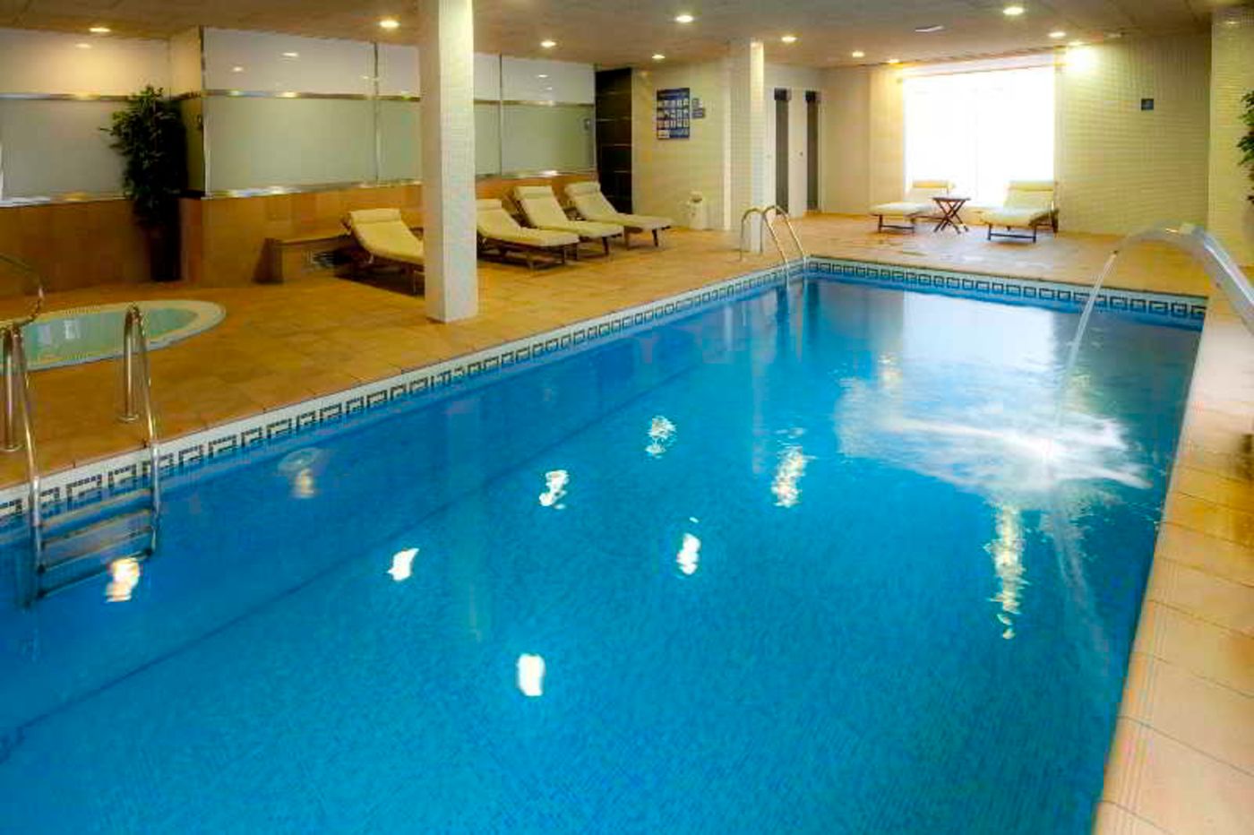 Nuba-Comarruga-Pool-27