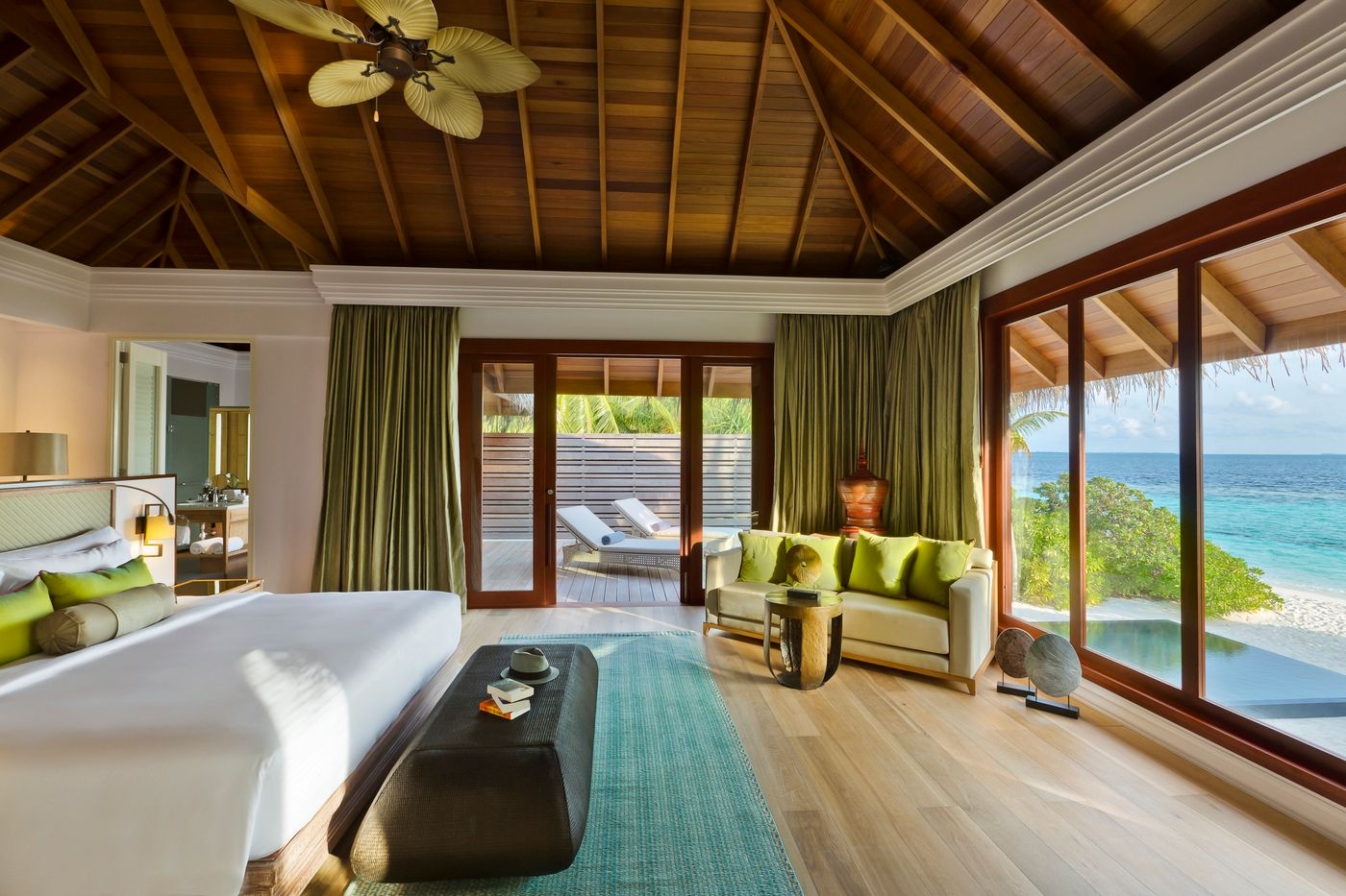 Dusit Thani Maldives 02