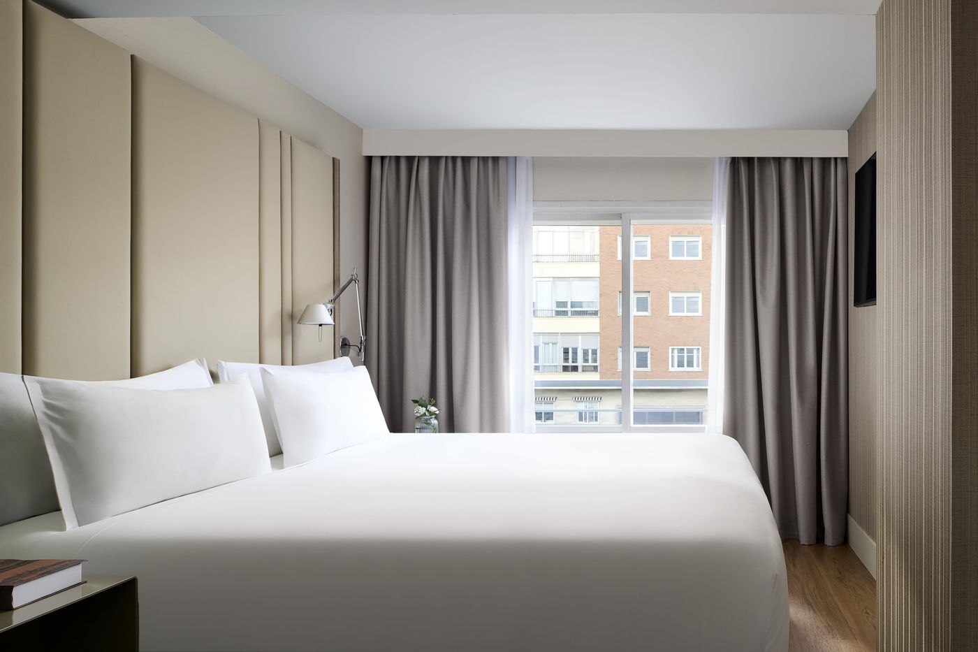 NH-Paseo-de-la-Habana-Room-45