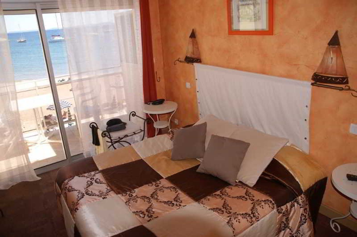 La Potiniere-France-TOULON-Room-8
