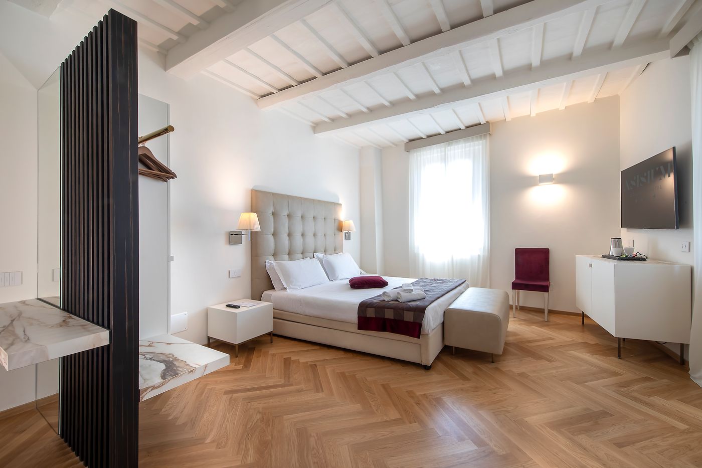 Alexander-Italy-Assisi-Room-7