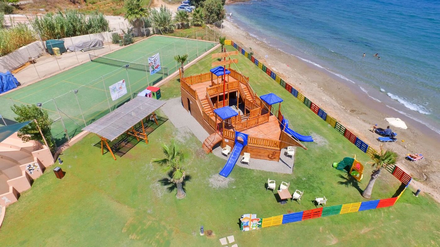 Kiani-Beach-Resort-Sports-and-Entertainment-41