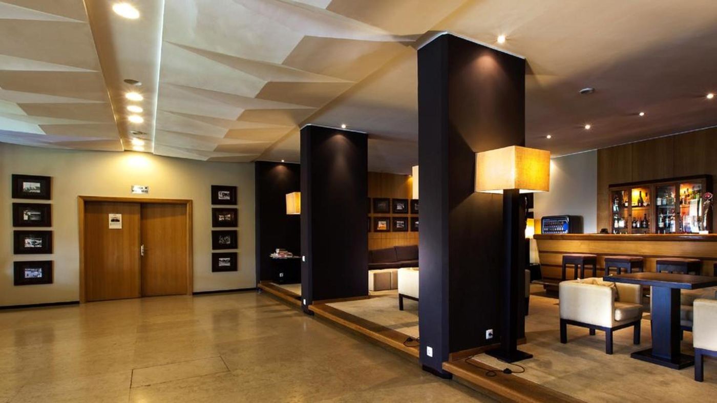 Carcavelos-Beach-Hotel-Lobby-14