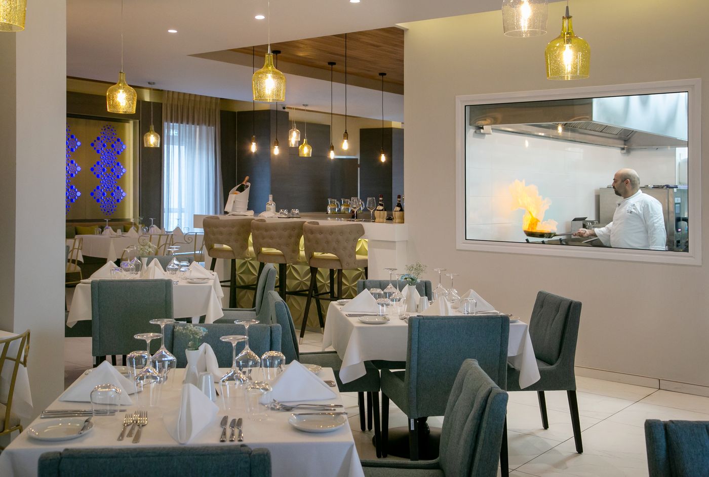 Vangelis-Hotel---Suites-Restaurant-34