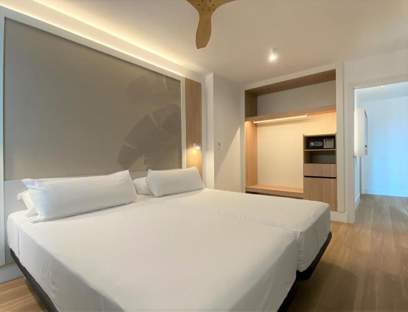 Laguna-Park-I-Room-33