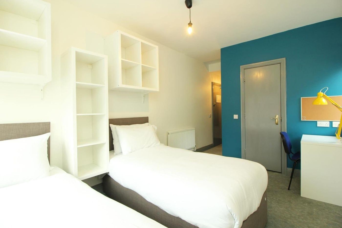 Tom-Dick-and-Harriet-s-Room-14