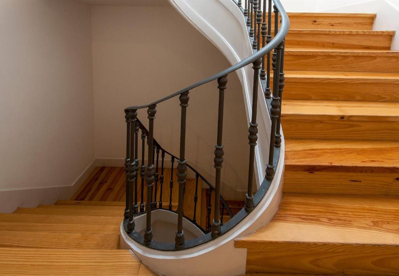 Lisbon-Five-Stars-Apartments-Combro-77-General-view-9