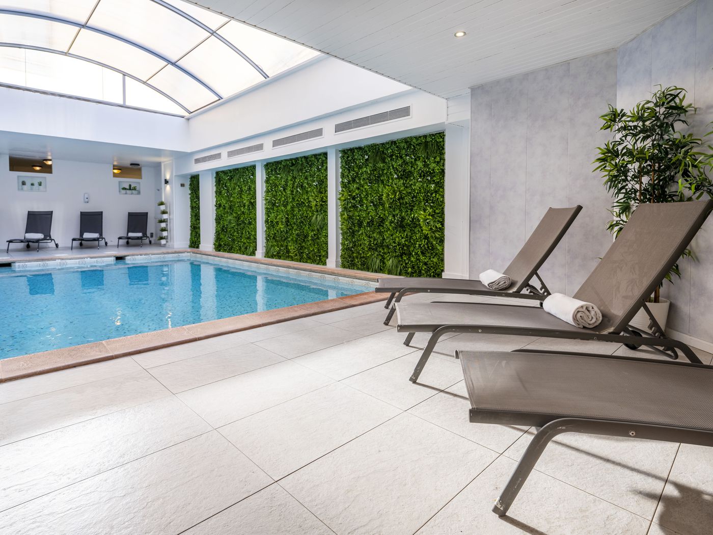 Nice-Riviera-Pool-34