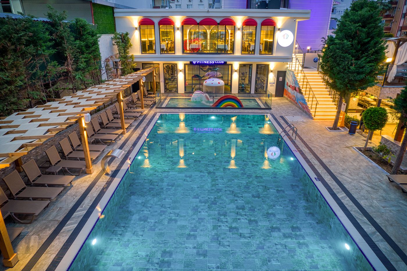 Big-Blue-Suite-Hotel-Pool-11