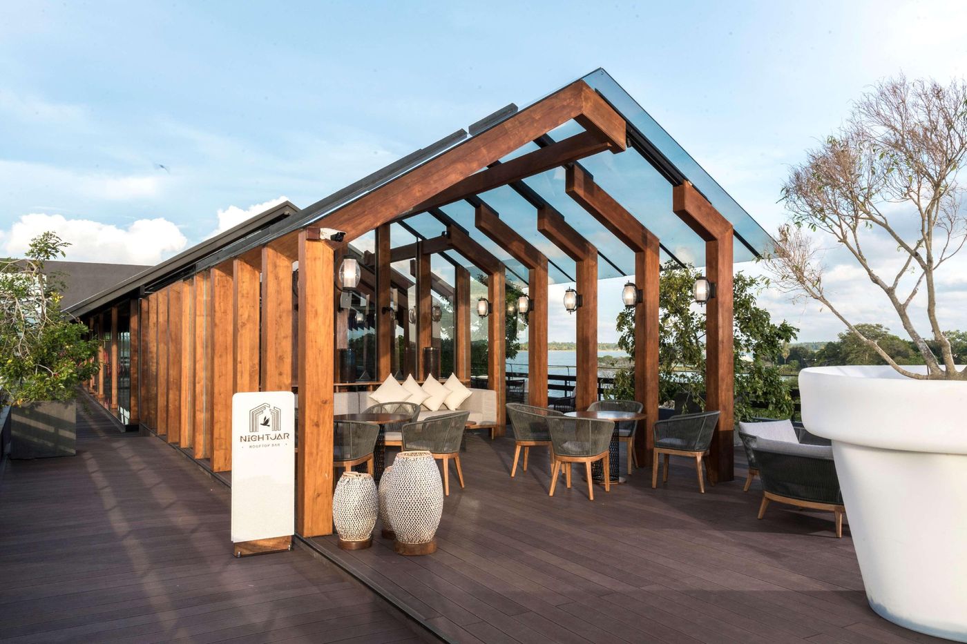 DoubleTree-by-Hilton-Weerawila-Rajawarna-Resort-Bar-4