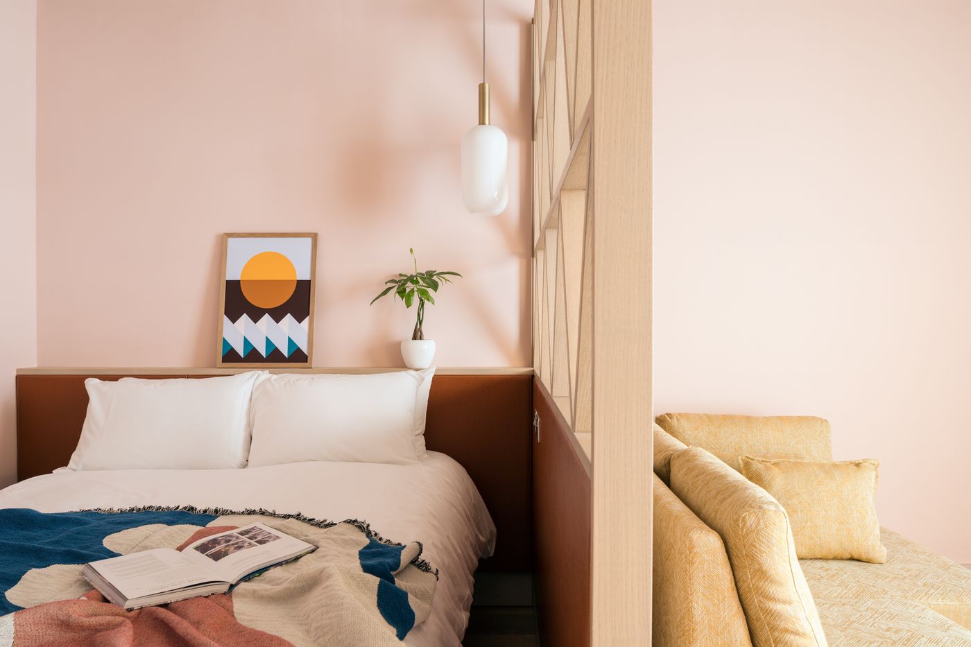 Zanzibar-Locke--Ha-Penny-Bridge-Room-18