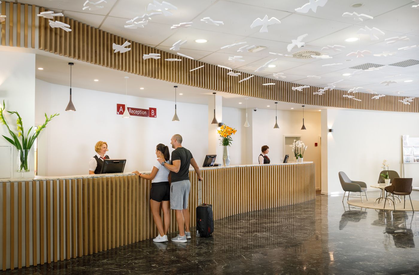 Remisens-Hotel-Albatros-Lobby-46